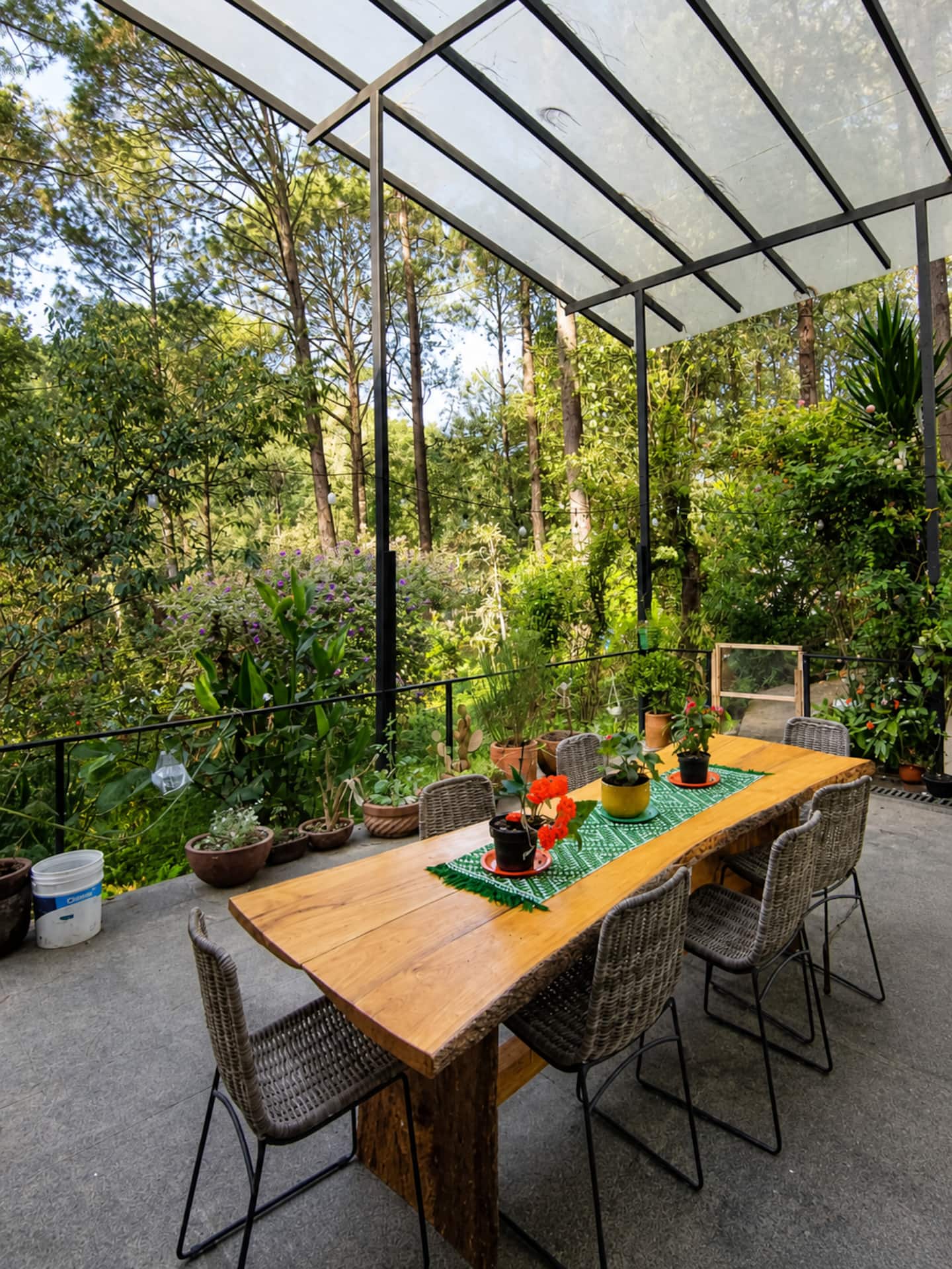 Terraza entre jardines
