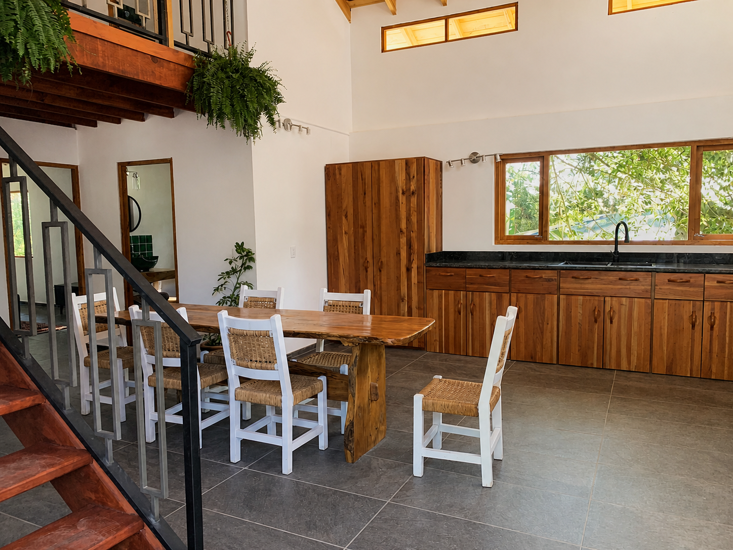 Interior abierto de la Casa del Bosque